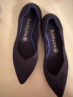 Rothy's Pointed Toe Flats in Navy Blue Super cute!!